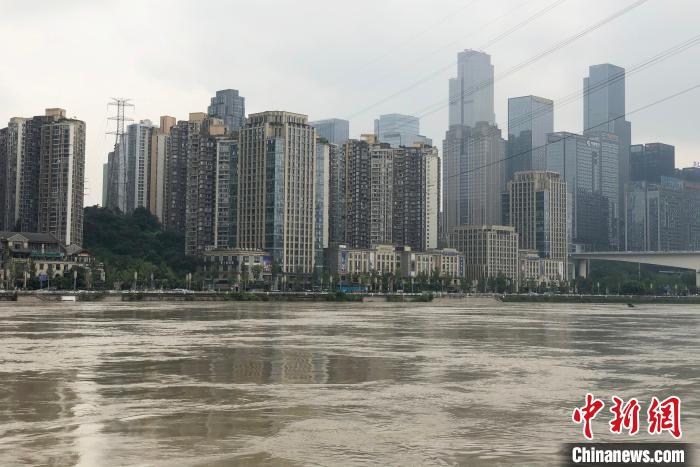 两江洪峰过境重庆中心城区：轻轨水上走冲锋舟开进磁器口