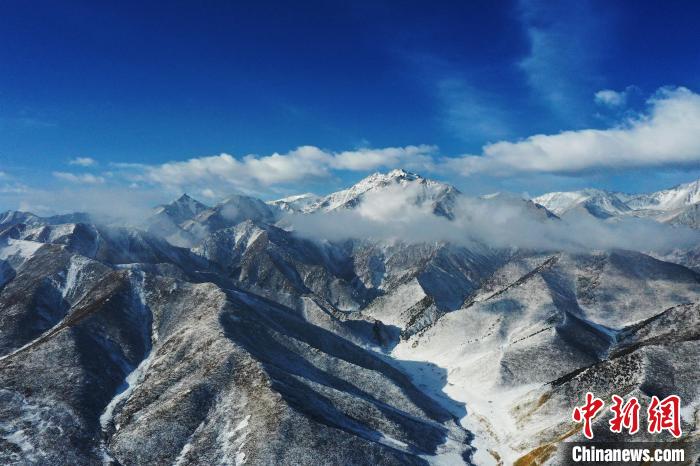 2022年3月下旬,甘肃省张掖市肃南裕固族自治县迎来场春雪,祁连山雪后美不胜收。(资料图) 武雪峰 摄 2022年3月下旬,甘肃省张掖市肃南裕固族自治县迎来场春雪,祁连山雪后美不胜收。(资料图) 武雪峰 摄