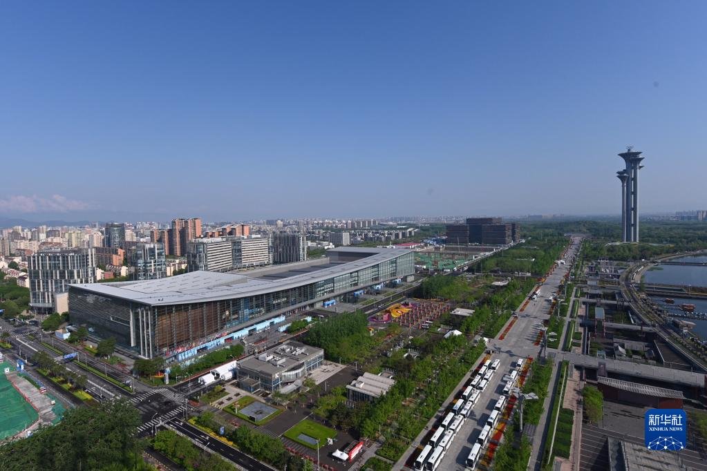 2019年4月26日，第二届“一带一路”国际合作高峰论坛开幕式在北京国家会议中心举行。这是北京国家会议中心外景（2019年4月26日摄）。新华社记者 金良快 摄