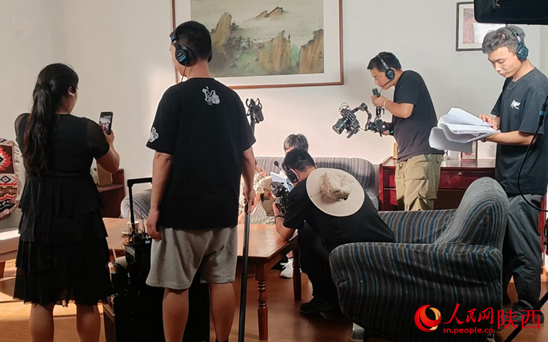 剧组正在西安造梦工厂影视基地内拍摄。人民网记者 贾凯璐摄