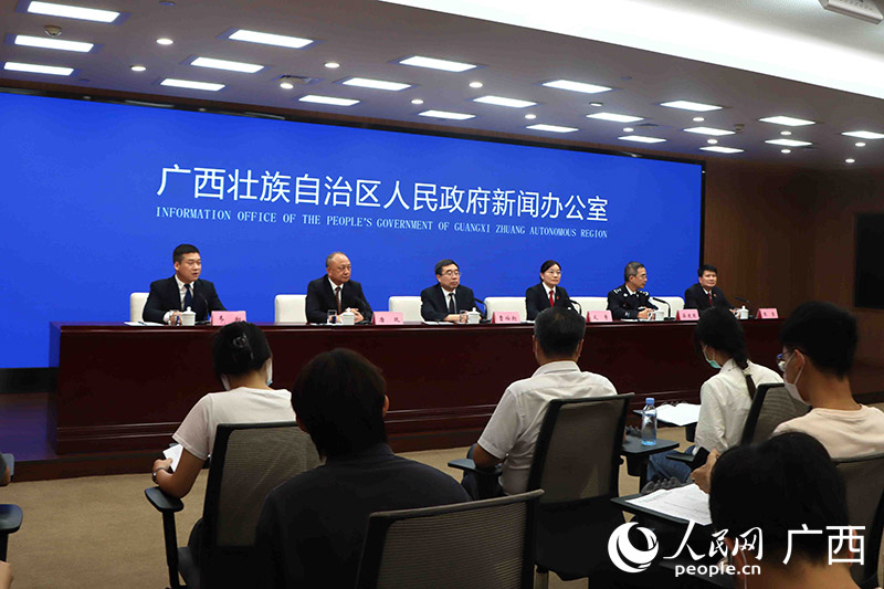 新闻发布会现场。人民网 覃心摄
