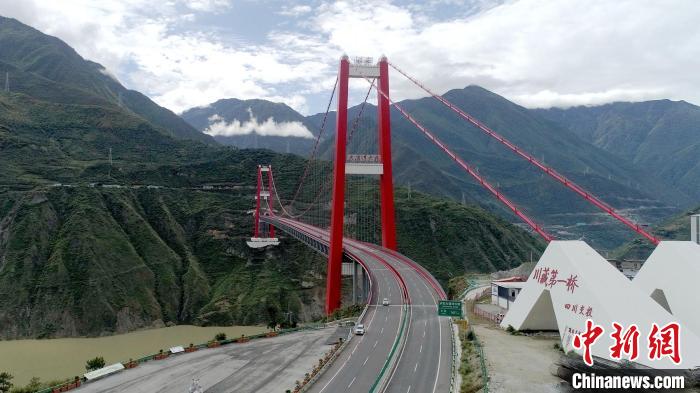 “川藏第一桥”如何在高地震烈度区和“12级大风”中屹立？