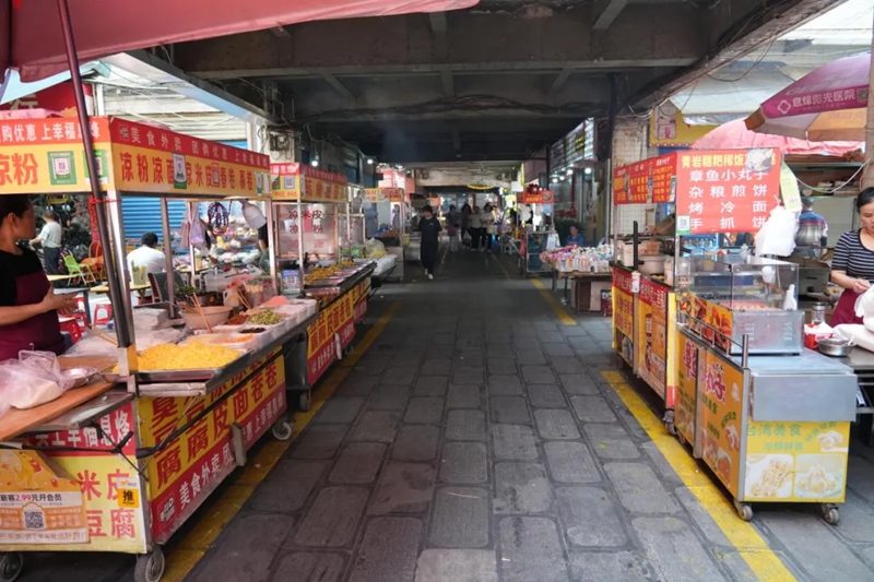 城市管理有温度！贵阳市息烽县城管 为流动摊点“安家”，守护城市“烟火气”