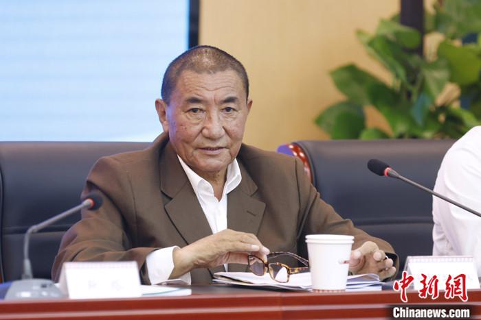 5月19日,由中国人权研究会、中国西藏文化保护与发展协会、中国藏学研究中心主办的“纪念西藏和平解放70周年国际学术研讨会”在北京举行。西藏自治区政协副主席珠康·土登克珠指出,长期以来,西方敌对势力和达赖集团完全不顾事实真相,诬蔑造谣西藏“缺乏宗教信仰自由”。事实上,在西藏,寺院受到有效保护,广大信教群众的宗教信仰得到尊重,僧侣的宗教活动有序进行,宗教信仰自由政策在西藏得到全面、正确的贯彻执行。 <a target='_blank' href='http://www.chinanews.com/'>中新社</a>记者 韩海丹 摄 点击进入下一页