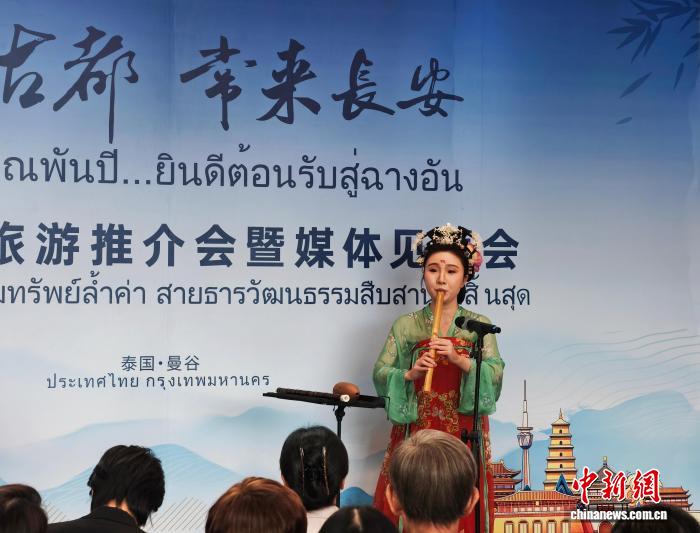 活动中的器乐演奏。李映民 摄 活动中的器乐演奏。李映民 摄