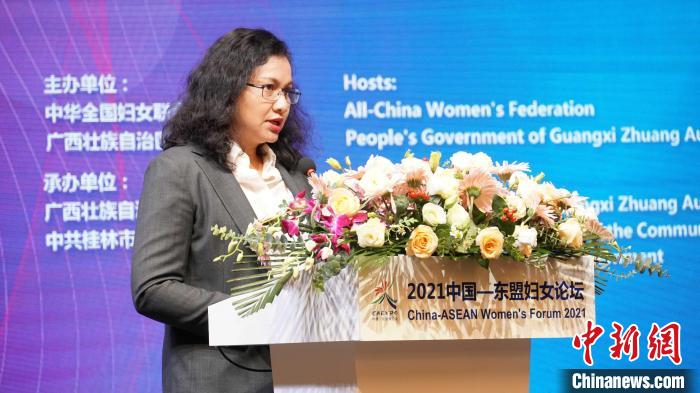 9月12日，印度尼西亚驻华大使馆公使衔参赞芦媚妮做主旨演讲。　蒋丰慧 摄