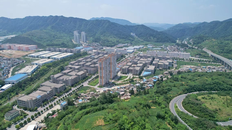 毕节高新区。万飘阳摄