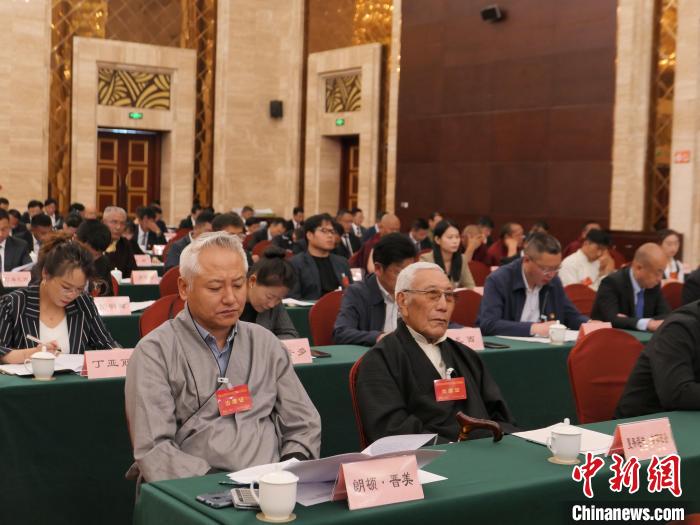图为西藏自治区各族各界庆祝中国共产党成立100周年座谈会现场。　谢牧 摄